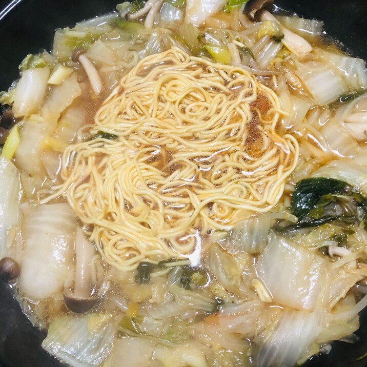 袋麺2つで！簡単ラーメン鍋